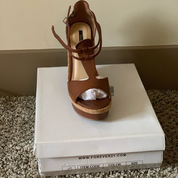 Brown wedge sandals - Picture 2 of 3